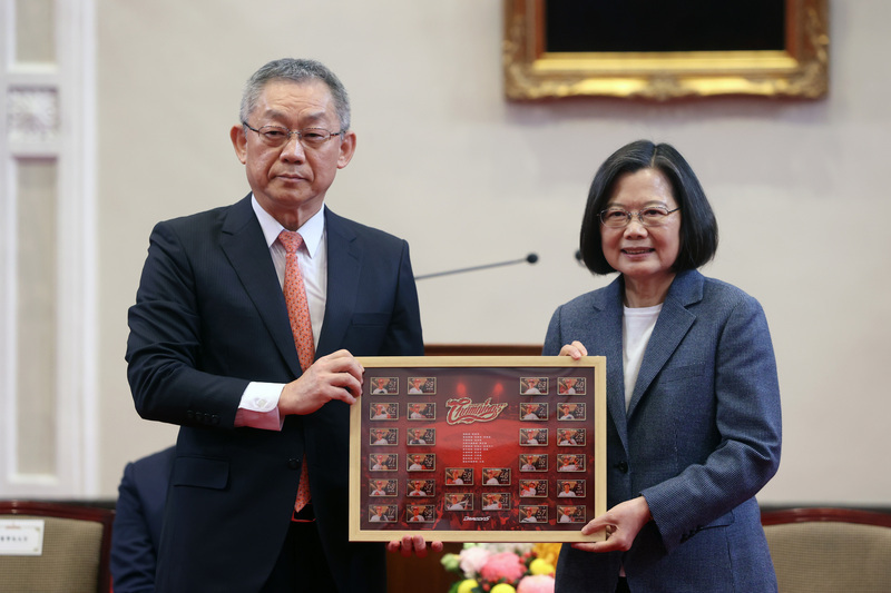 Tsai Ing-wen recibe a los Wei Chuan Dragons campeones de la última liga de béisbol profesional