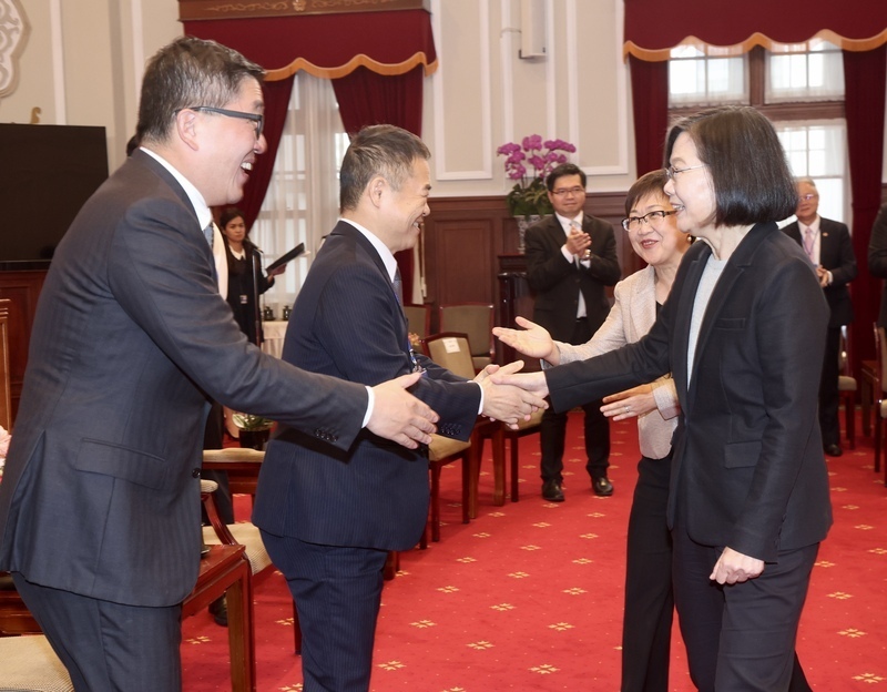 Presidenta Tsai recibe a la Junta General de las Cámaras de Comercio Taiwanesas en Asia