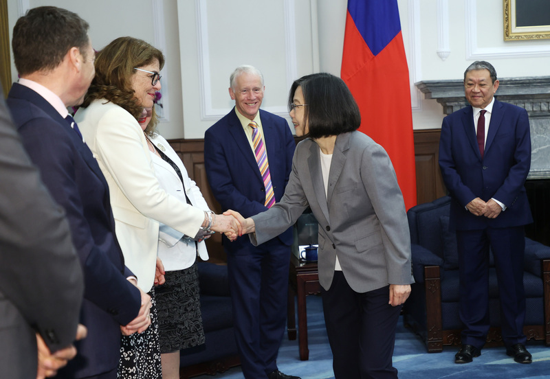 Tsai Ing-wen recibe a una delegación del Partido Laborista británico y aboga por una mayor cooperación