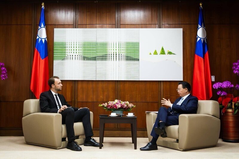 Joseph Wu dice a un periódico danés que los países democráticos deben apoyar y reconocer a Taiwán