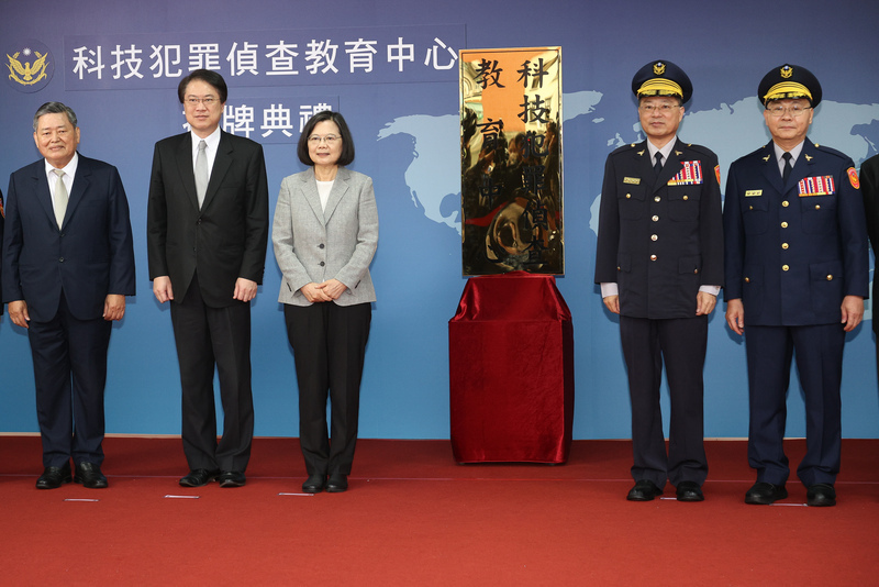 Tsai Ing-wen anima a los cuerpos y fuerzas de seguridad del Estado y les agradece su trabajo tras el terremoto de Hualien