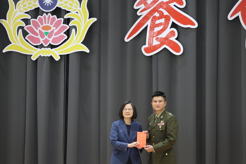 Tsai Ing-wen inaugura la nueva base de la Policía Militar