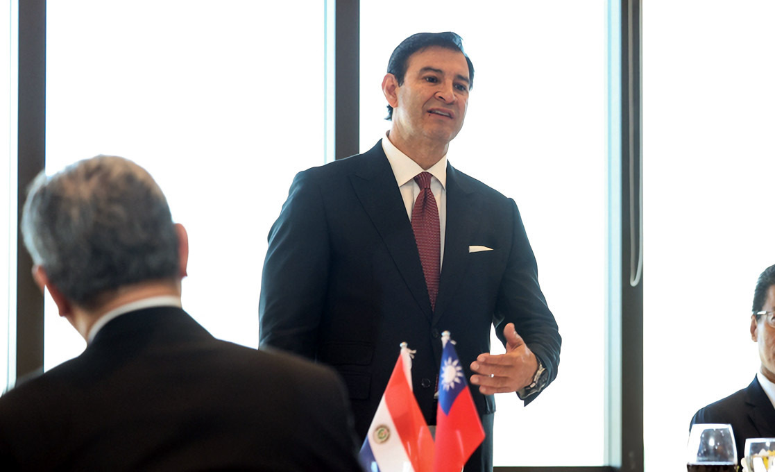 El senador paraguayo Silvio Adalberto Ovelar Benítez y delegación llegan de visita a Taiwán