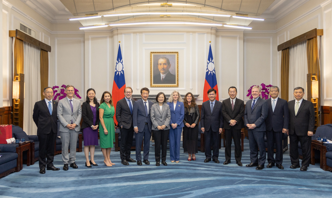 Tsai Ing-wen recibe a una delegación de un think tank estadounidense para fortalecer la cooperación bilateral
