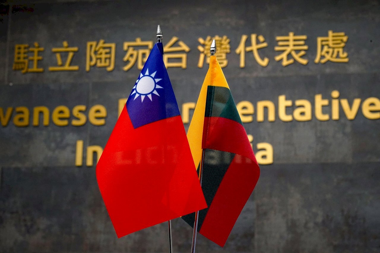 Taiwán y Lituania inauguran un refugio antiaéreo en una guardería de Ucrania