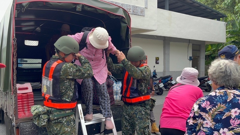 El ejército está listo para llevar a cabo operaciones de rescate en la costa oriental ante la llegada del tifón Gaemi