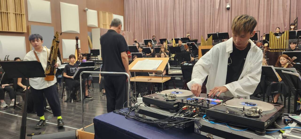 La música tradicional china y la electrónica se reúnen en genial concierto