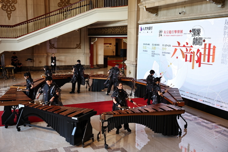 ¡La percusión resuena en el norte y en el sur!
