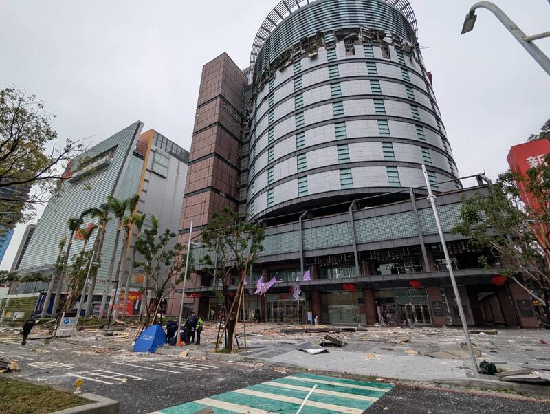 Ya son 4 fallecidos y 34 heridos por explosión de gas en el Shin Kong Mitsukoshi