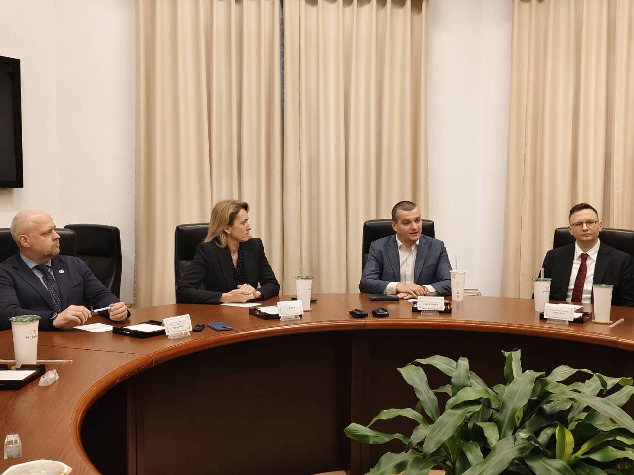 Think tanks extranjeros debaten la improbabilidad de que EEUU “traicione” a Taiwán en un contexto de reaproximación a Rusia