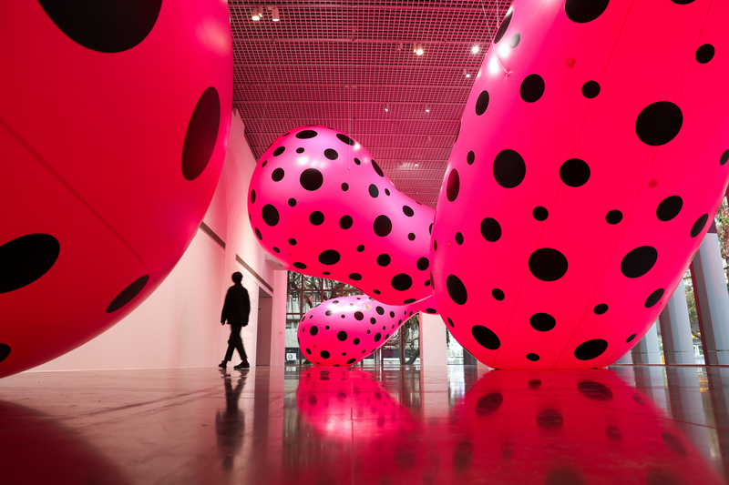 Obra de Kusama Yayoi asombra a aficionados al arte en Taipéi