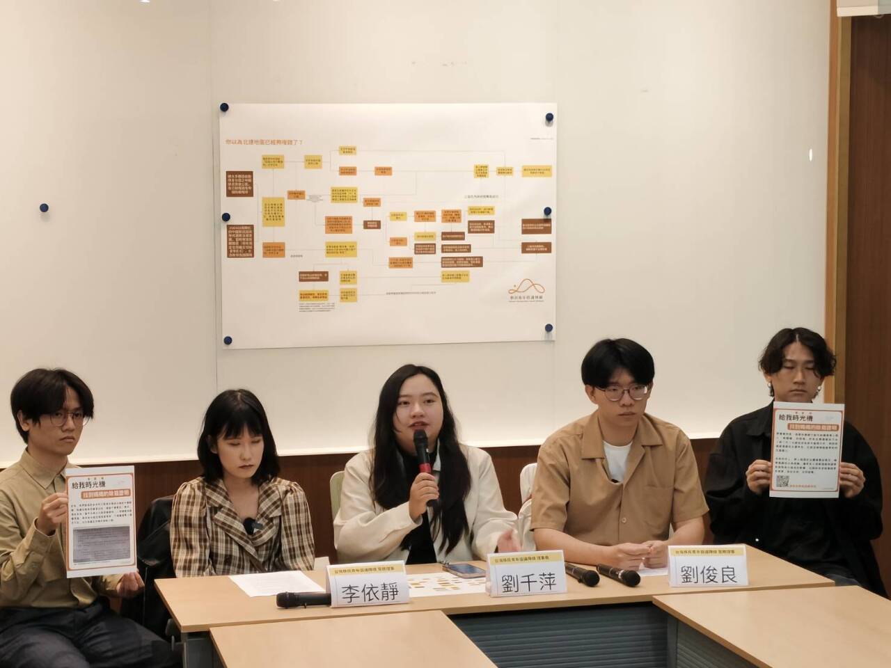 Colectivos de inmigrantes critican la falta de coordinación administrativa en las nuevas exigencias a residentes de China continental