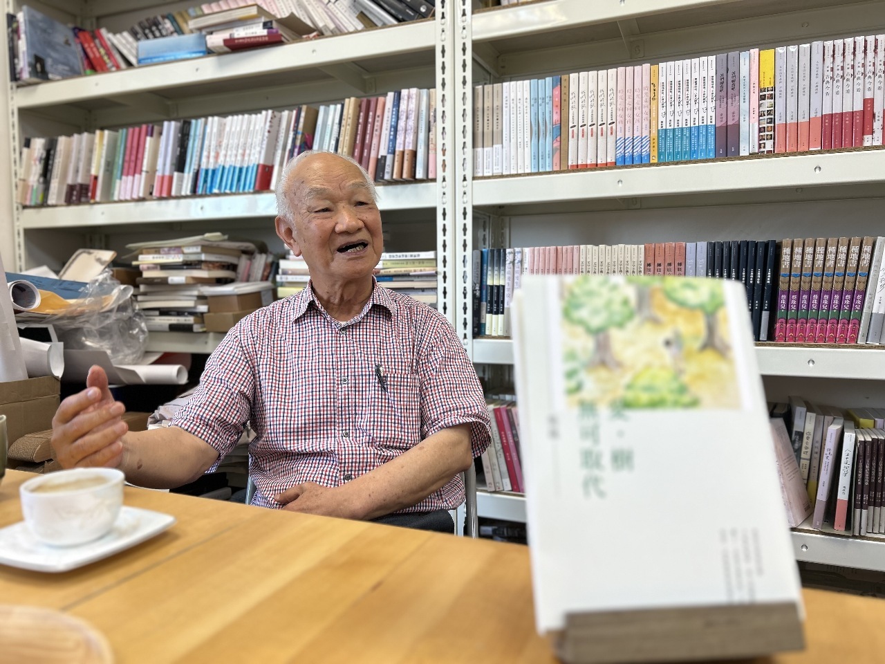 El «Poeta del campo», Wu Sheng, lanza un nuevo libro