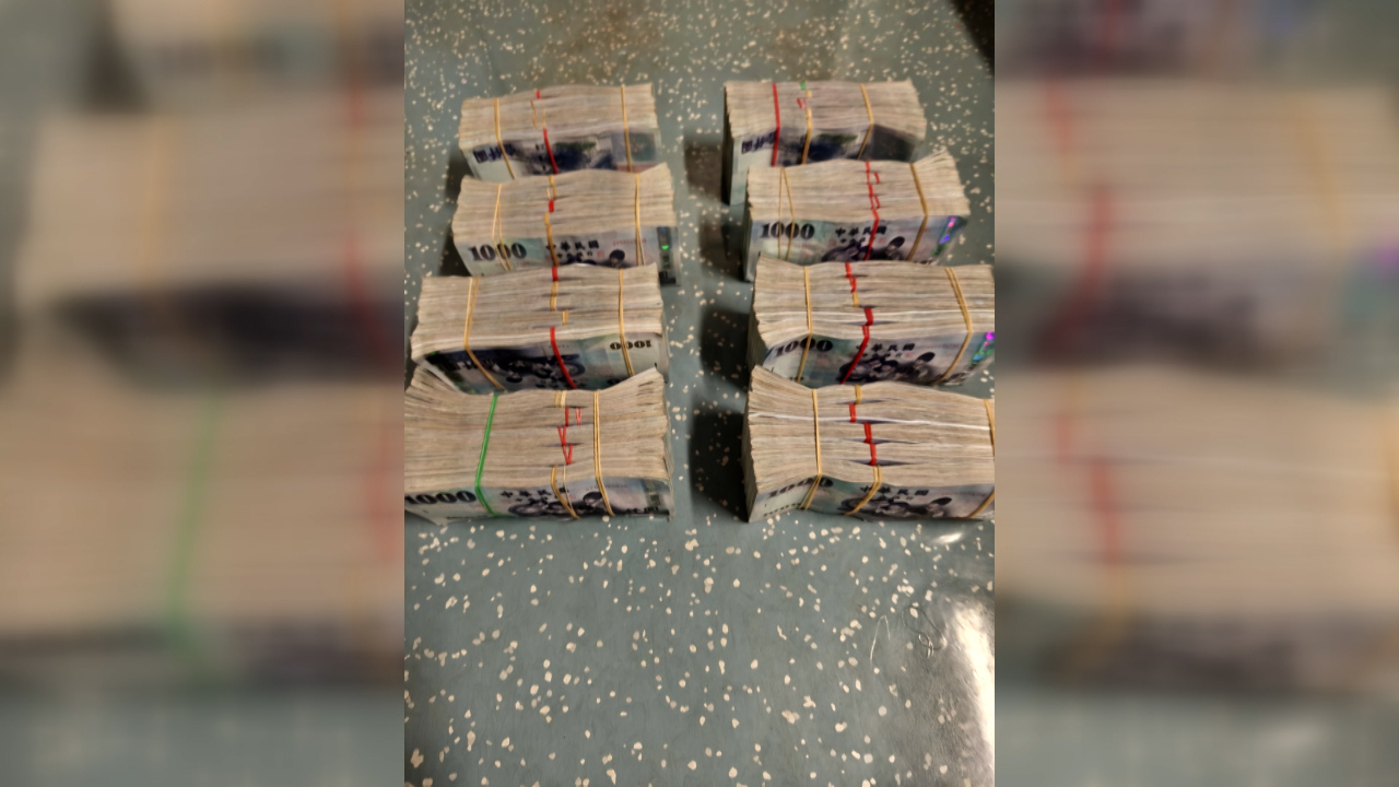 Un vietnamita se “olvida” 4 millones de NTD en un vagón de tren del sur de Taiwán