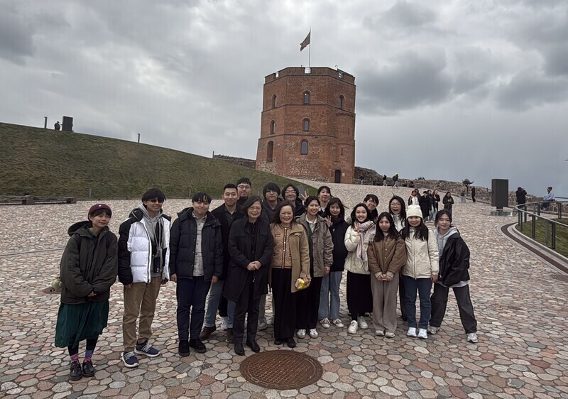 Tsai Ing-wen visita Vilna y se reúne con estudiantes taiwaneses que residen en Lituania