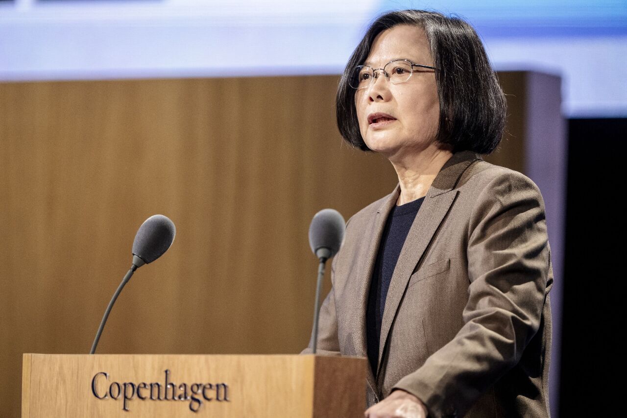 Expresidenta Tsai insta a la unidad democrática y resalta la resiliencia de Taiwán en la Cumbre de la Democracia de Copenhague