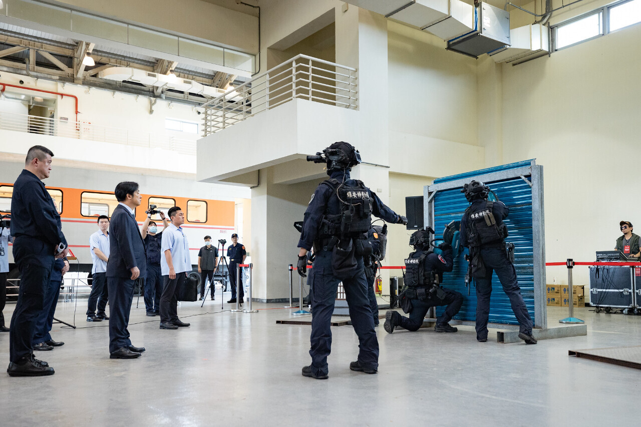 Lai Ching-te refuerza el compromiso con la seguridad y la resiliencia nacional en su visita al centro antiterrorista